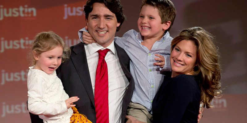 جاستین ترودو نخست وزیر کانادا در کنار همسر و فرزندانش