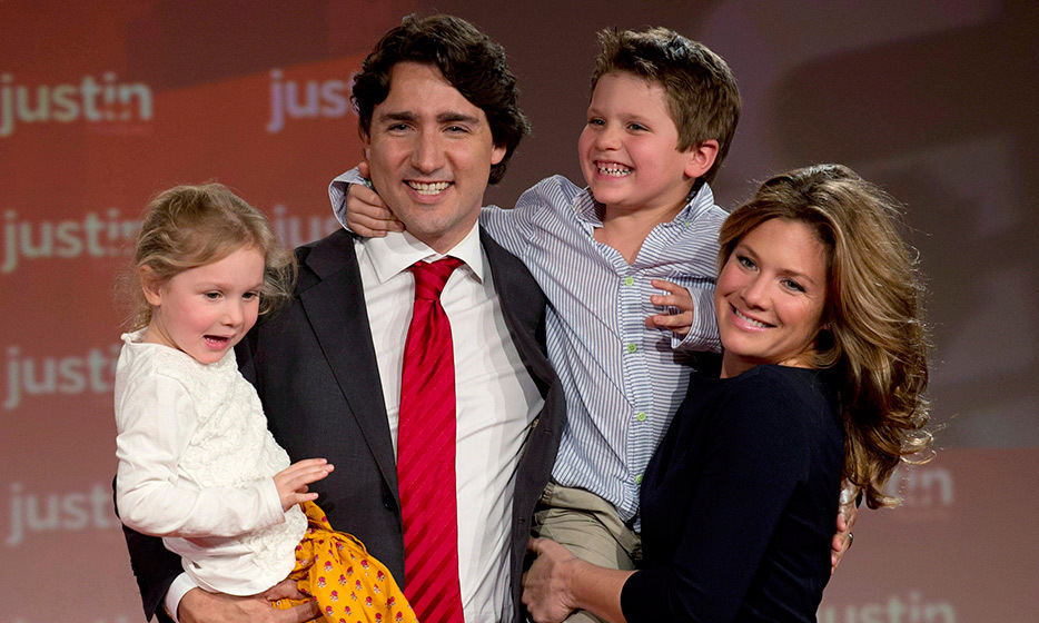 جاستین ترودو نخست وزیر کانادا در کنار همسر و فرزندانش