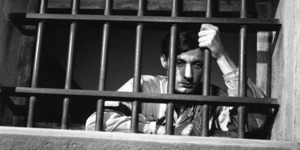دانلود فیلم سینمایی محکوم به مرگی گریخته است - (A Man Escaped) با دوبله فارسی و کیفیت عالی