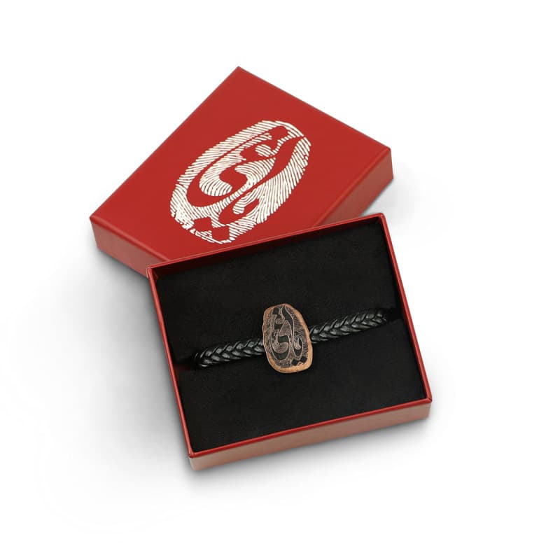 تصویر دستبند سریال یاغی به همراه جعبه بسته بندی