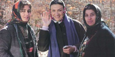 دانلود فیلم سینمایی ایرانی باد در علفزار می پیچد با کیفیت عالی