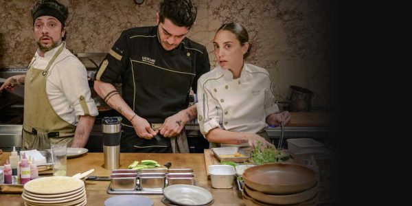 دانلود فیلم سینمایی طعم زندگی - (Cooked) با دوبله فارسی و کیفیت عالی