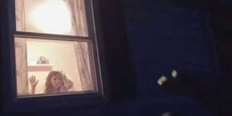 دانلود فیلم سینمایی نگاه کن - (Looky-loo) با زیرنویس چسبیده فارسی و کیفیت عالی